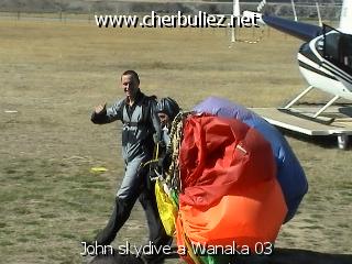 légende: John skydive a Wanaka 03
qualityCode=raw
sizeCode=half

Données de l'image originale:
Taille originale: 165516 bytes
Heure de prise de vue: 2003:03:16 15:42:44
Largeur: 640
Hauteur: 480
